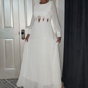 White floor length pleated long sleeve cutout gown Size 8